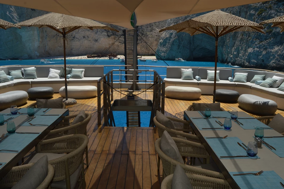 Lounge deck