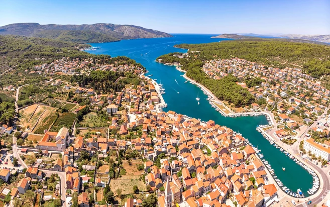 Hvar, Joyas croatas desde Split