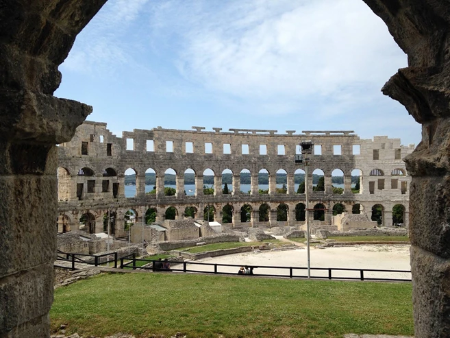 Pula, cruceros por Croacia