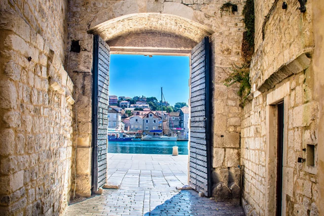 Trogir, Naturaleza de Dalmacia desde Split, Croacia