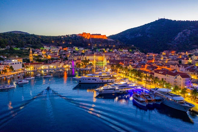 Hvar, Crucero de lujo Maravillas croatas desde Split