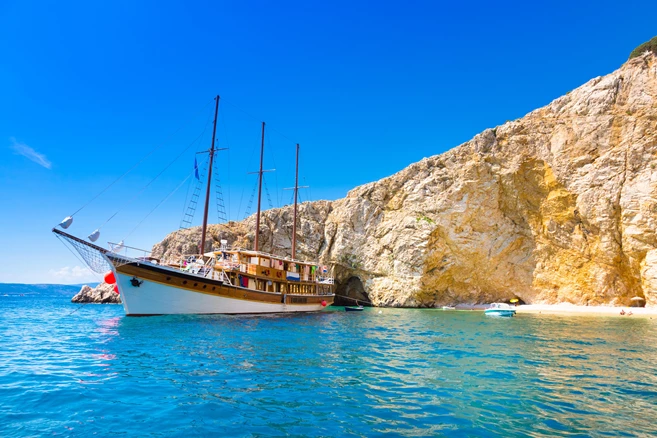 Navigating along Adriatic coast