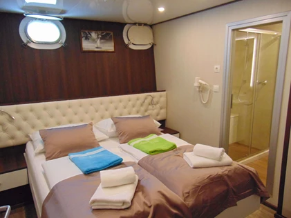 Invictus double cabin