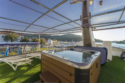 Adriatic Pearl jacuzzi