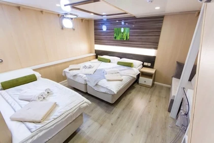 Infinity double cabin