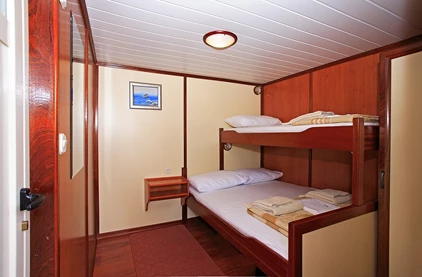 Meridijan triple cabin