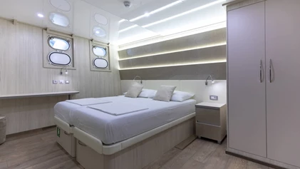 Cristal double cabin