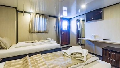 New Star twin cabin