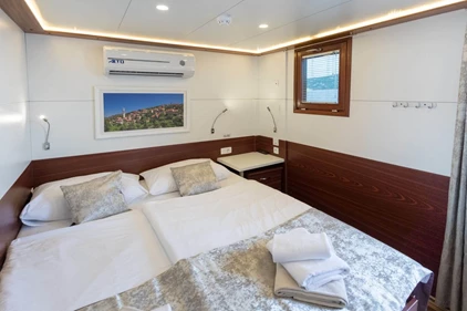 Equator double cabin