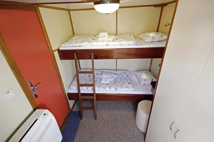 Cabin with separate beds Kapetan Kuka