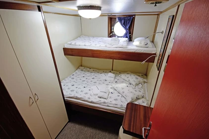 Triple cabin