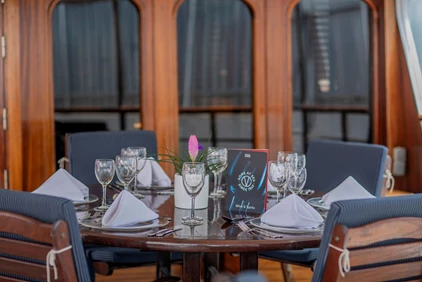 Callisto dining area