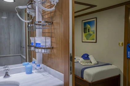 Callisto double bed cabin with bathroom