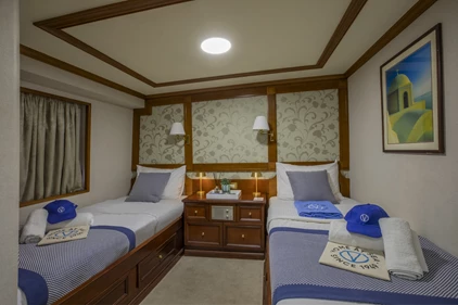Callisto double bed cabin