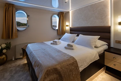 Contessa - double cabin.webp