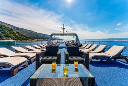 Felix sun deck