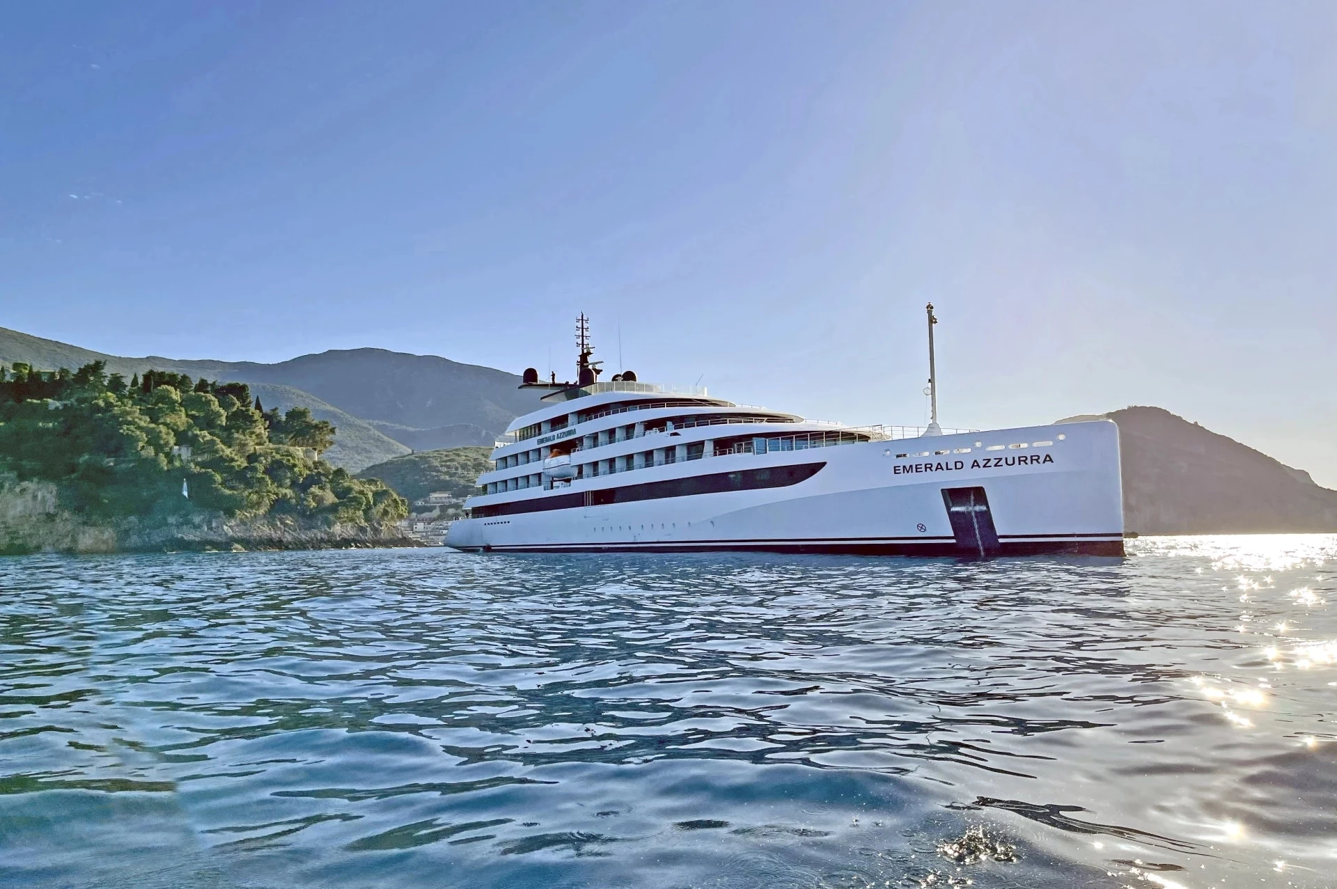 high-class ship Azzura